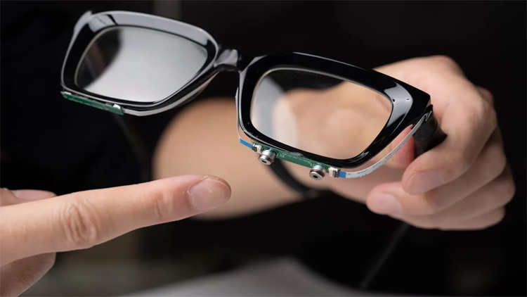 Para el creador de las gafas EchoSpeech “las pantallas en la cabeza serán tendencia en el futuro”