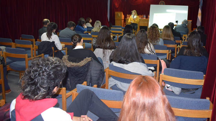 DISERTACIONES JUDICIALES: Profesionales del derecho se capacitaron en mediación