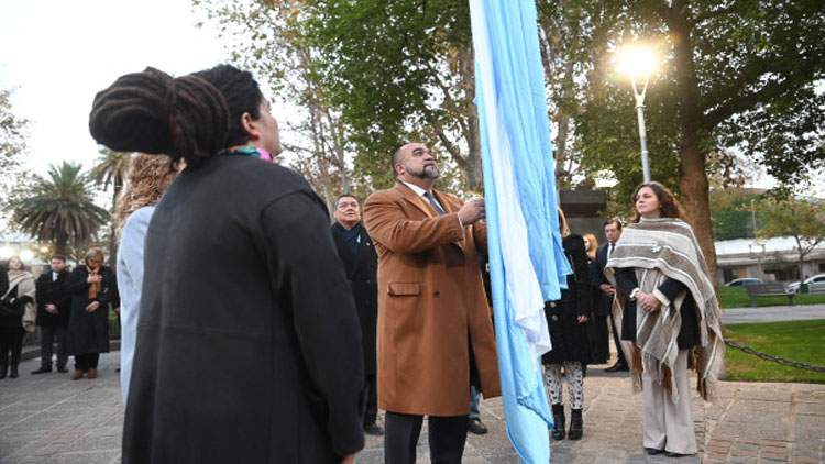 VILLA MERCEDES: Las celebraciones por el Día de la Independencia comenzaron con el izamiento de la Bandera