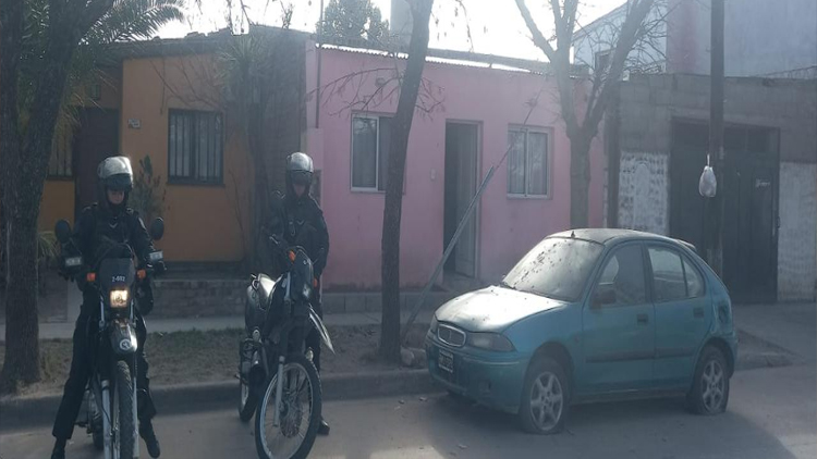 VILLA EMRCEDES: La Policía realizó un allanamiento y detuvo a un hombre