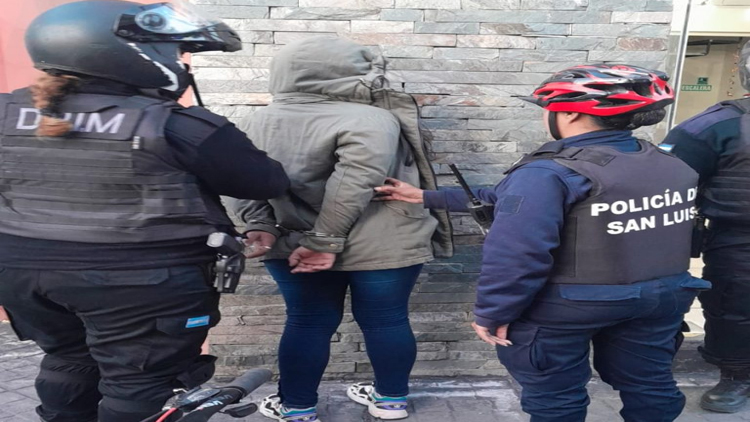 SAN LUIS: Detuvieron a una “carterista” que sustrajo un celular