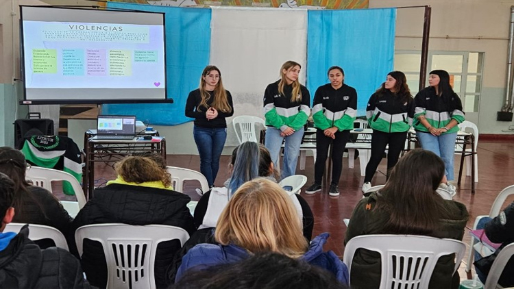 UNIÓN: Estudiantes del Colegio N° 22 “José Manuel Estrada” brindaron una charla sobre la Ley Micaela