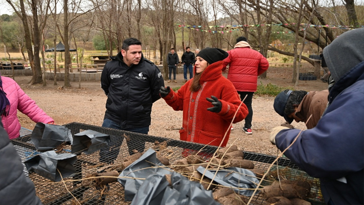 MEDIOAMBIENTE: El Ecoparque Cruz de Piedra comenzó con el envasado de fresnos