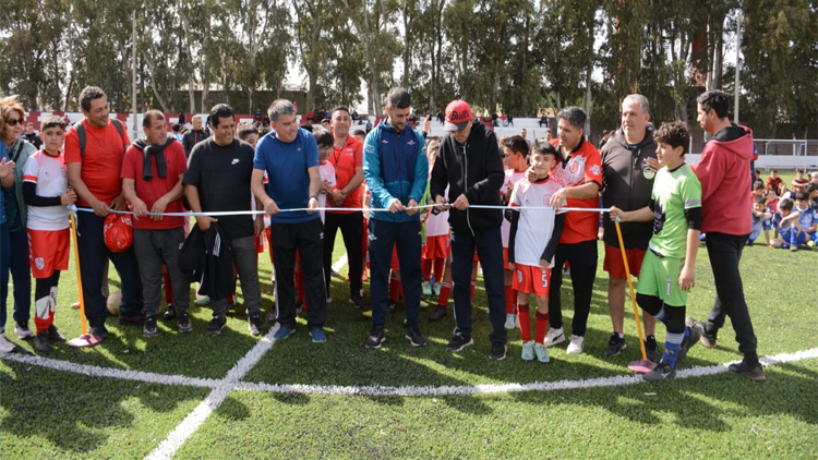 DEPORTES: Con una gran fiesta, Huracán inauguró su cancha de césped sintético