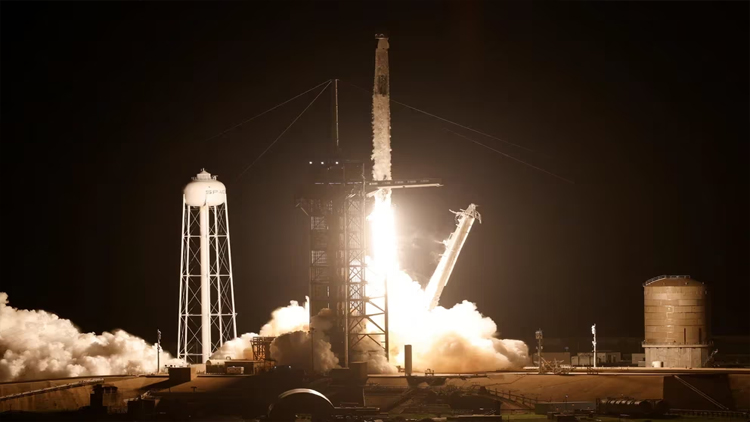 CIENCIA: Despegó con éxito la misión tripulada Crew-7 de la NASA y SpaceX rumbo a la Estación Espacial Internacional
