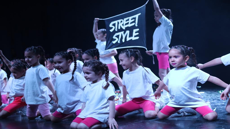 VILLA MERCEDES: Street Style llenó el Teatro de Molino Fénix con una gala inolvidable