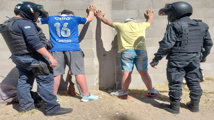 SAN LUIS: Dos hombres y dos jóvenes detenidos en distintos procedimiento