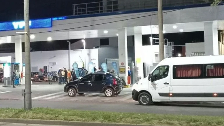 ROSARIO: Balearon una estación de servicio donde 40 adolescentes esperaban para irse de viaje