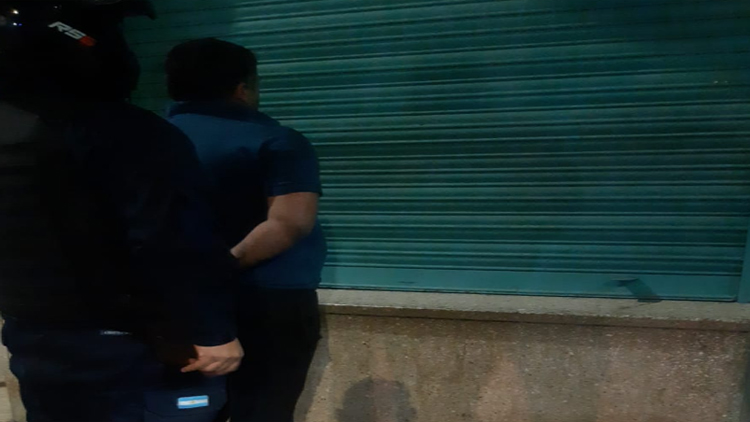 SAN LUIS: Un hombre fue sorprendido al intentar sustraer un neumático