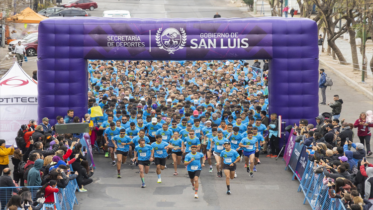 RUNNING: 10k Gobierno de San Luis – Una marea celeste copó las calles de la capital
