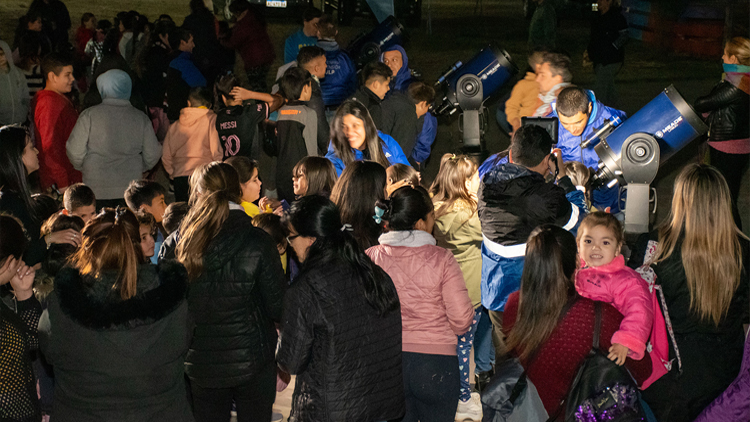 EDUCACIÓN: Alumnos de la “Luis B. Lusquiños” disfrutaron de una piyamada astronómica