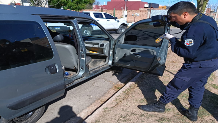 SAN LUIS: Tras dos allanamientos la Policía secuestró una camioneta implicada en un robo