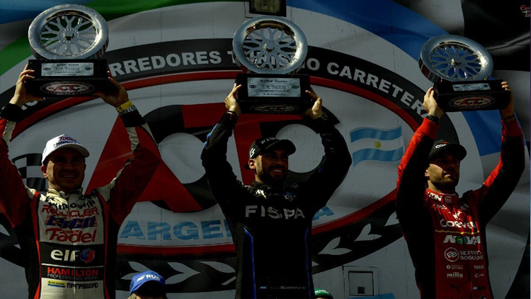 AUTOMOVILISMO: En un final electrizante, Julián Santero festejó en el “Rosendo Hernández”