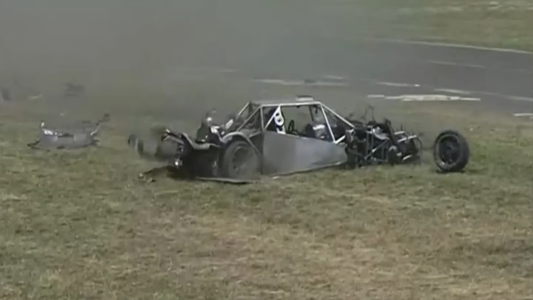 CHOQUE EN TOP RACE: El auto de Ulises Campillay voló por el aire y quedó destrozado