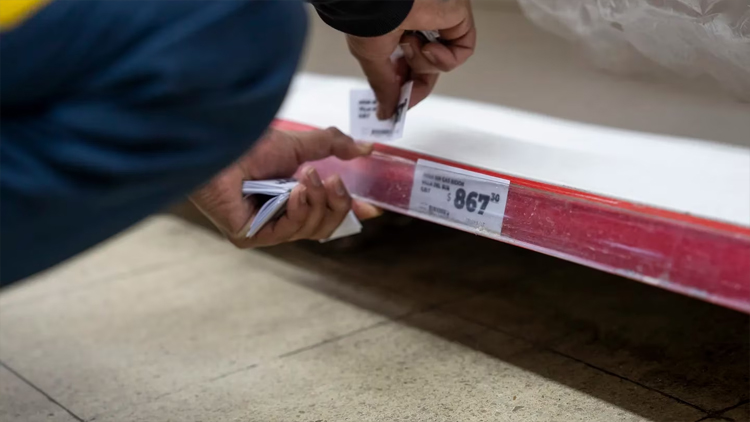 ECONOMÍA: Los efectos en la economía cotidiana de la escalada del dólar blue a $1000