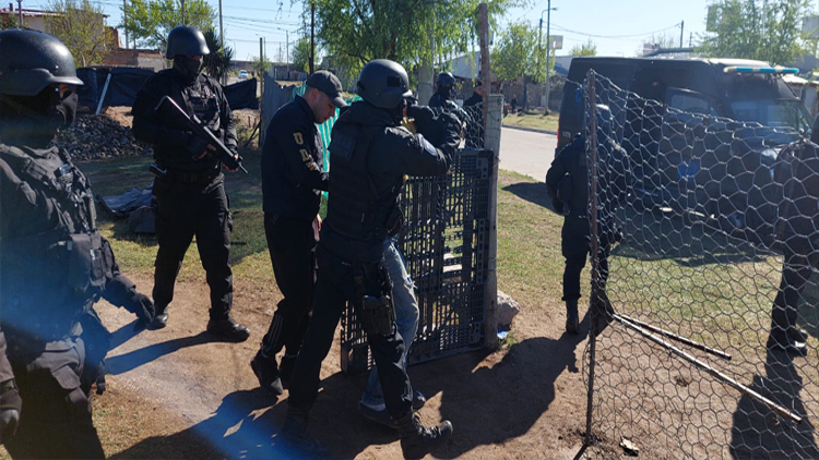 VILLA MERCEDES: Tres allanamientos y un detenido