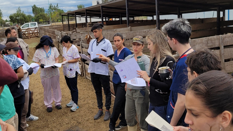 EDUCACIÓN: Estudiantes de la Universidad Católica de Cuyo visitaron el módulo genético de Sol Puntano