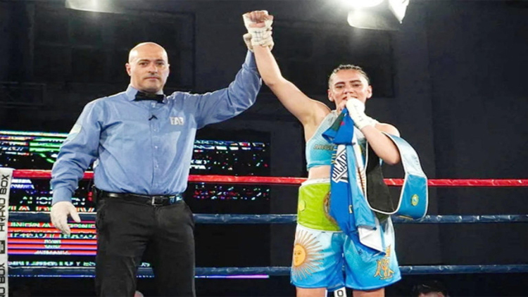 BOXEO: “La Princesita” Luján volvió a reinar en supermosca