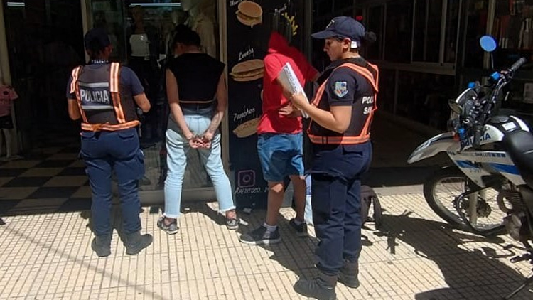 SAN LUIS: sustrajeron elementos de un comercio y fueron detenidos
