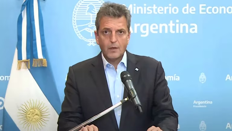 ECONOMÍA: Massa aseguró que la situación crítica con los combustibles ha terminado y anunció la suspensión de impuestos que impactan en el precio