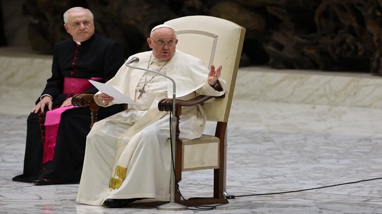 “No estoy bien de salud”: el papa Francisco suspendió la lectura de un discurso