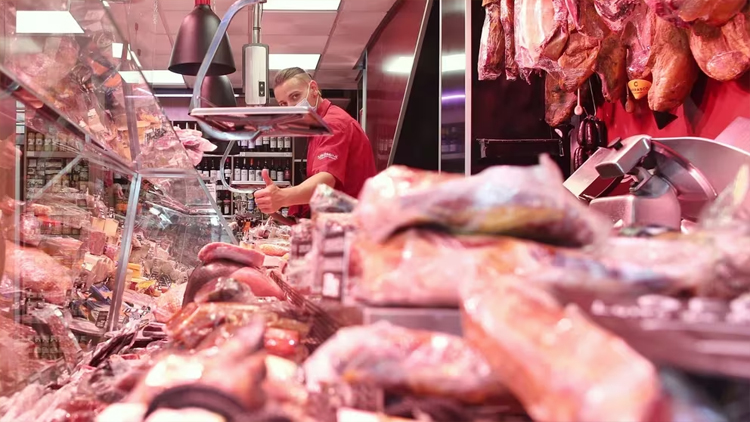 ECONOMÍA: El kilo de carne subió 44% en la hacienda y podría llegar a los $12.000 en los comercios