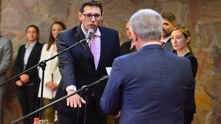 JUDICIALES: Víctor Endeiza asumió como Fiscal de Estado