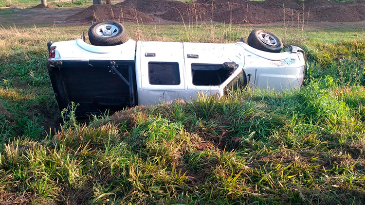 CONCARAN: Una camioneta volcó sobre Autopista 55; el conductor dio positivo en el alcotest.