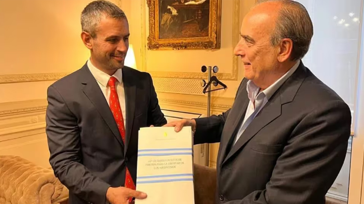 POLÍTICA: Ley ómnibus – Con modificaciones, llegó al Congreso el proyecto con las reformas que impulsa Javier Milei