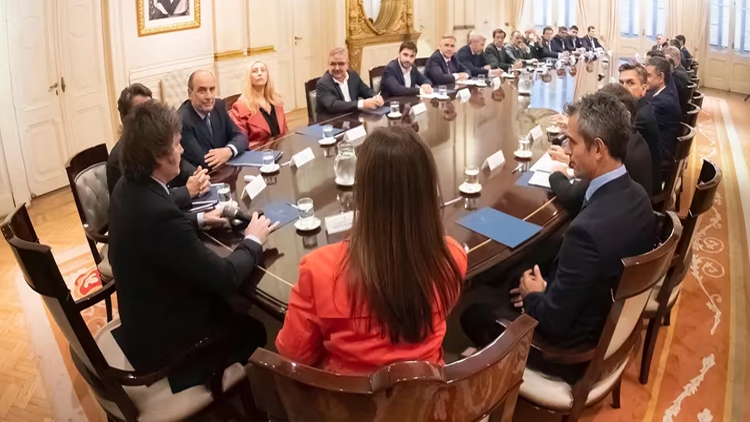 ECONOMÍA: Ganancias – El Gobierno aclaró que el mínimo no imponible será $1.350.000 y volverían a pagar 800 mil personas