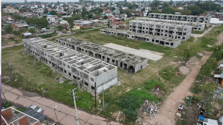 POLÍTICA: El Gobierno terminará viviendas que estén al 80% y armó un plan para que privados culminen 60 mil proyectos
