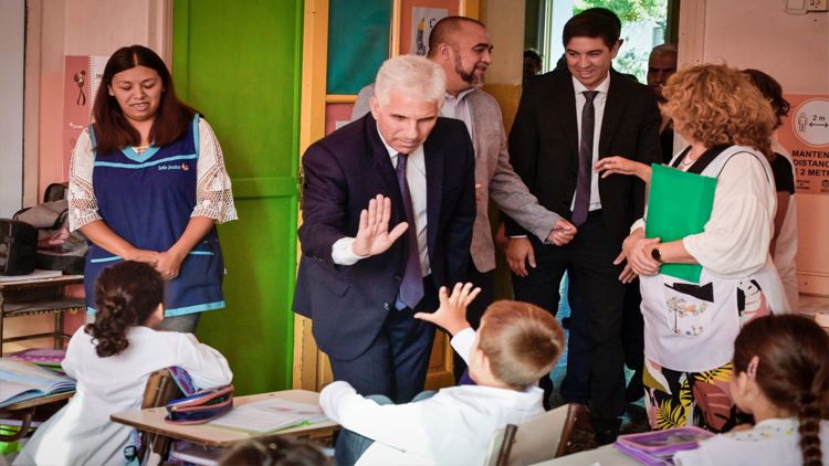 VILLA MERCEDES: El Gobernador arrancó su gira escolar