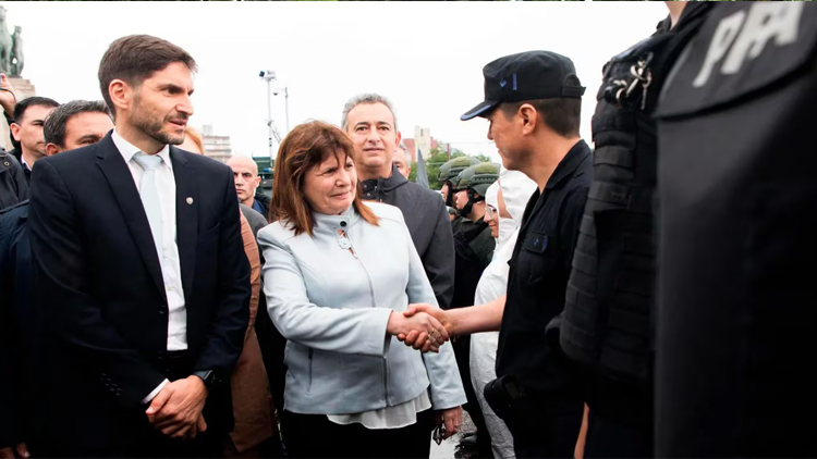 POLICIALES: Detuvieron al extestaferro de un narco de Rosario y apareció un cartel con fuertes amenazas contra Bullrich