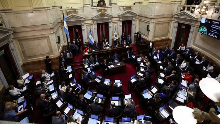 POLÍTICA: Los senadores volverán a recibir un aumento de sueldo y pasarán a cobrar $8 millones por mes