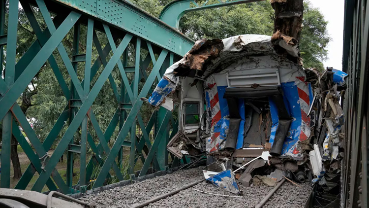 BUENOS AIRES: Choque de trenes y descarrilamiento en Palermo, hay 100 pasajeros heridos