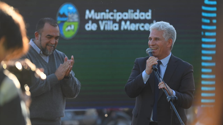 VILLA MERCEDES: El Gobernador acompañó en la renovación de la plaza San Martín