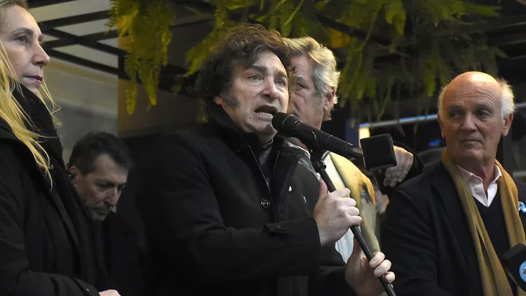 POLÍTICA: Milei habló en La Rural: “Vamos a eliminar el Impuesto PAIS y luego las retenciones para que el campo sea libre”