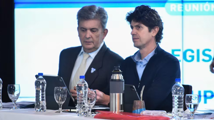 POLÍTICA: Lousteau presentó su propio dictamen de la Ley Bases y busca exponer a los sectores dialoguistas del Senado