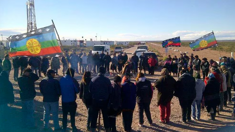 POLÍTICA: Se levantó el bloqueo al acceso de un yacimiento de YPF encabezado por un grupo mapuche de Neuquén