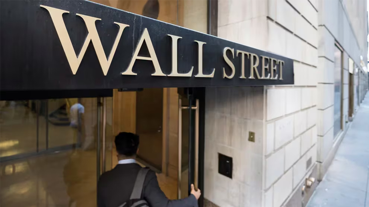 ECONOMÍA: Los grandes bancos de Wall Street recalculan el superávit de Milei y hacen especulaciones con los tiempos de la salida del cepo