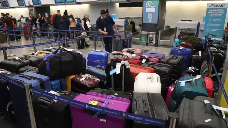 POLÍTICA: Los pilotos de Aerolíneas realizan “paros parciales” en Aeroparque: hay demoras y cancelaciones