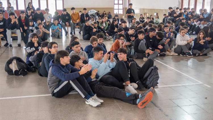 VILLA MERCEDES: Dieron una charla sobre discapacidad en la escuela de la V Brigada Aérea