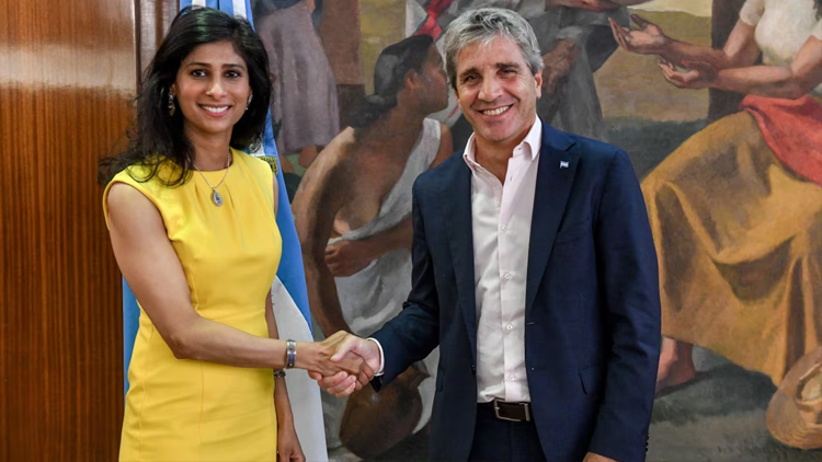 ECONOMÍA: Tras la baja de la tasa del FMI, Luis Caputo prepara un viaje a EE.UU. para encarar una nueva negociación