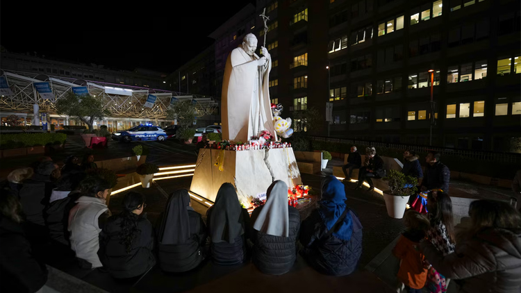 MUNDO: El papa Francisco sigue en estado crítico, aunque estable – No ha tenido más crisis respiratorias agudas