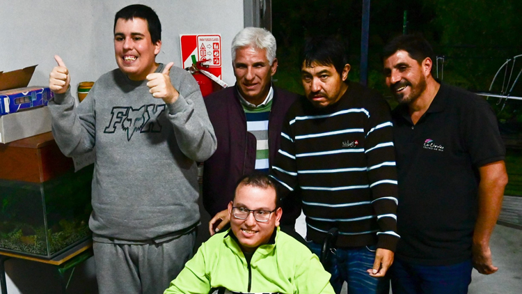 INCLUSIÓN: Poggi compartió la tarde con los integrantes del Centro de Día ‘Colibrí’