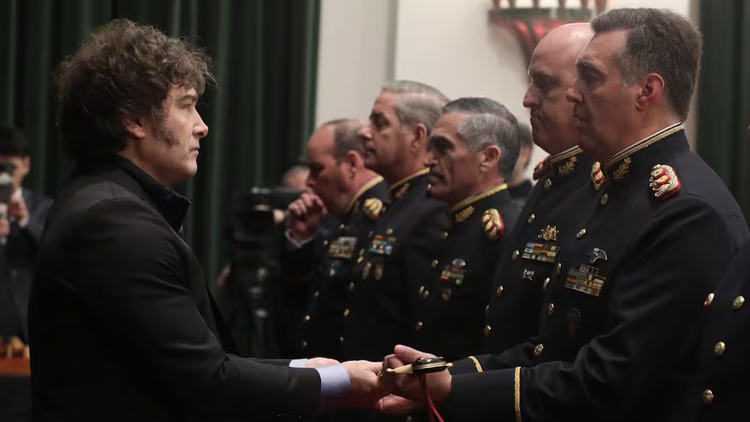 POLÍTICA: El Gobierno investiga un posible hackeo a las FFAA – habrían filtrado información de 50.000 efectivos