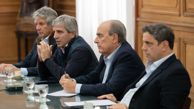 POLÍTICA: Guillermo Francos les pidió a los gobernadores que adhieran al plan para el uso de dólares “del colchón”