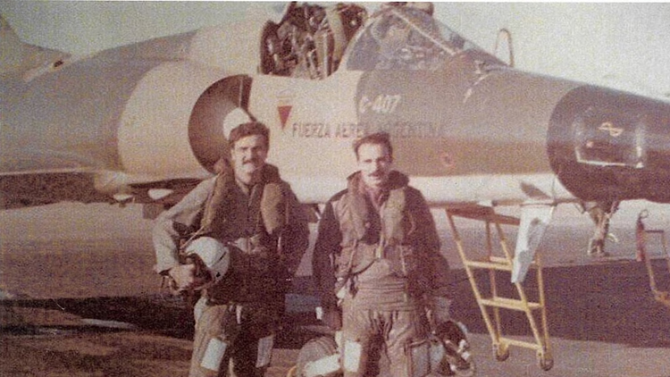 SOCIEDAD: Murió el piloto de Malvinas Gustavo Aguirre Faget – Sus siete misiones en las islas y la última comunicación con su amigo