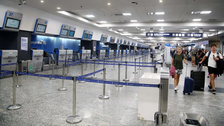 POLÍTICA: El gremio de pilotos advirtió que podría haber cientos de vuelos cancelados en las vacaciones de invierno