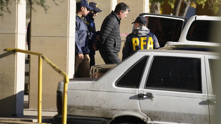 POLÍTICA: Ruta del dinero K – Fabián Rossi se presentó en Comodoro Py y quedó detenido para cumplir su condena